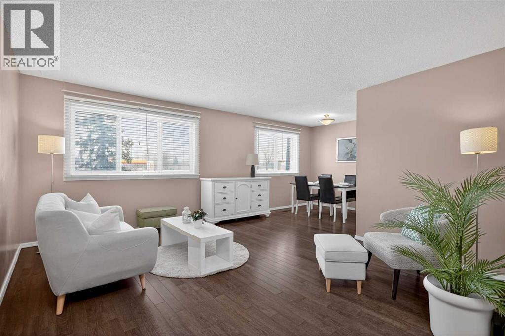 10304 Braeside Drive SW, Calgary, Alberta  T2W 1B4 - Photo 2 - A2302238