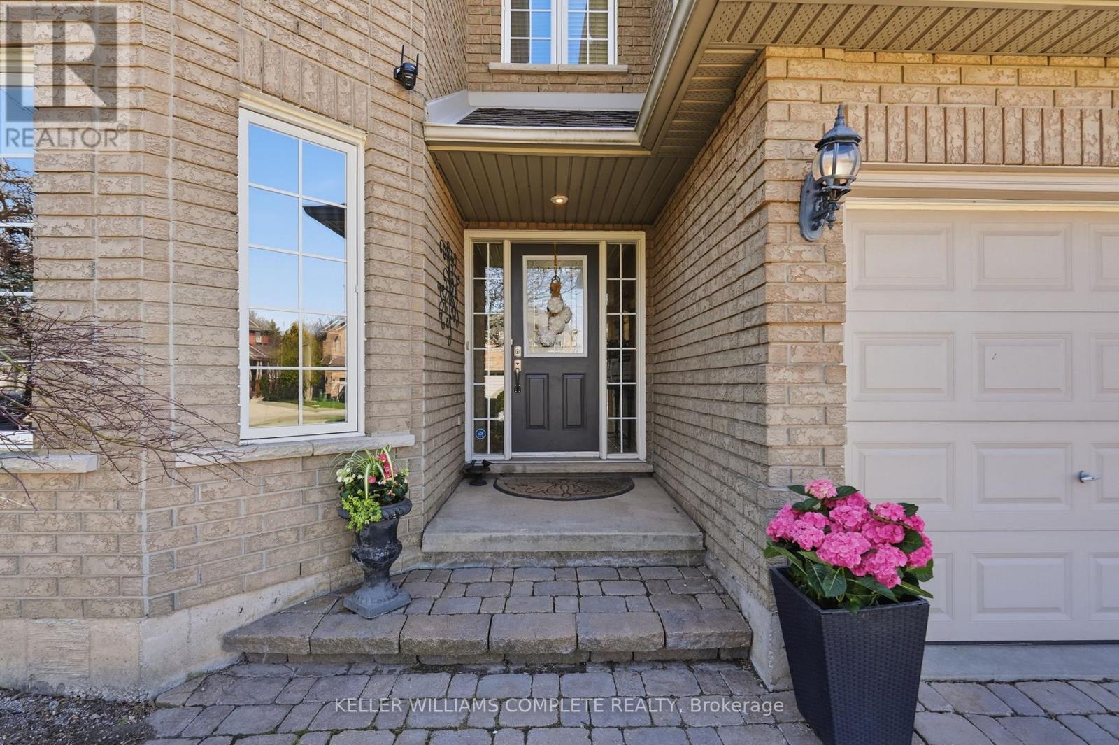 37 Southcreek Drive, Hamilton, Ontario  L9K 1M2 - Photo 2 - X12925278