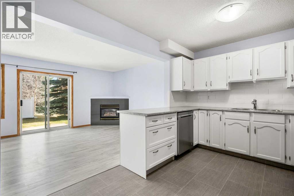 147 Somervale Park SW, Calgary, Alberta  T2Y 3J4 - Photo 9 - A2305082