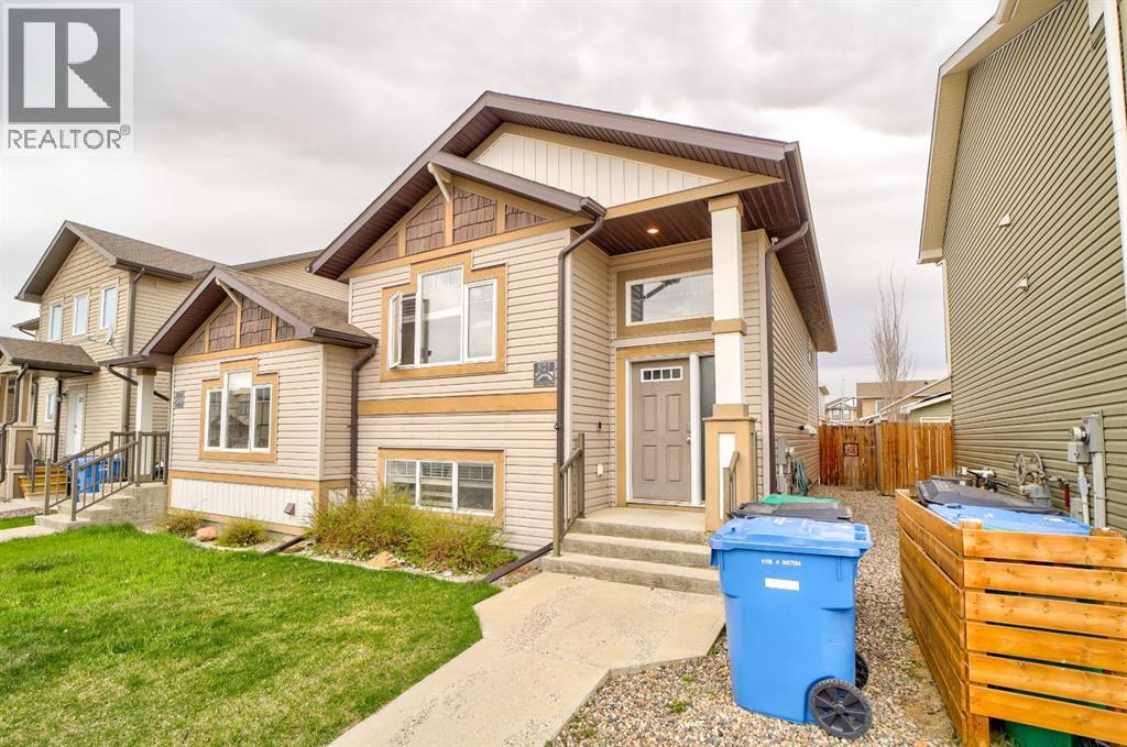 821 Silkstone Close W, Lethbridge, Alberta  T1J 5C6 - Photo 2 - A2304227