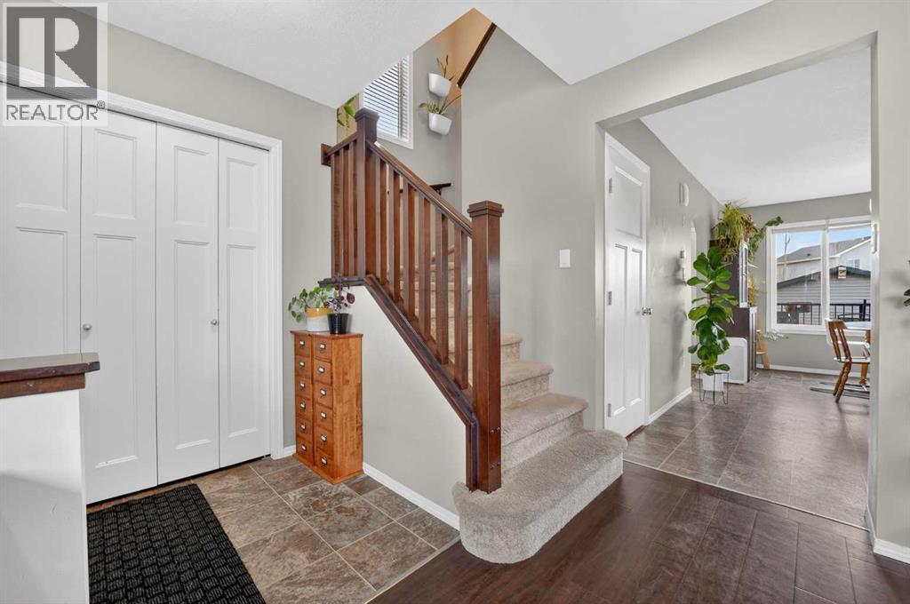 638 Marie Van Haarlem Crescent N, Lethbridge, Alberta  T1H 6Y9 - Photo 4 - A2304800