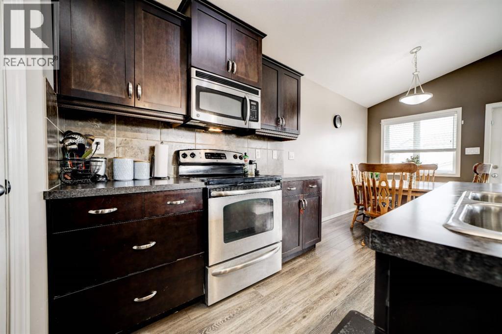 821 Silkstone Close W, Lethbridge, Alberta  T1J 5C6 - Photo 8 - A2304227