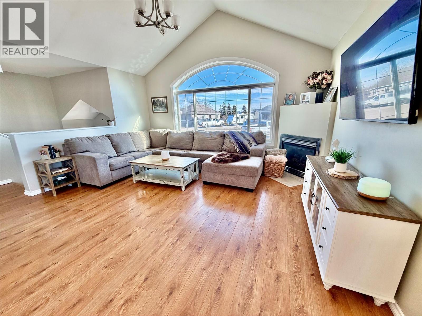 1904 91 Avenue, Dawson Creek, British Columbia  V1G 4E3 - Photo 2 - 10384793