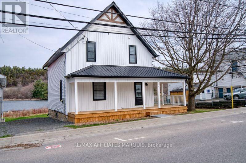 4 BEDFORD STREET E, Westport, Ontario