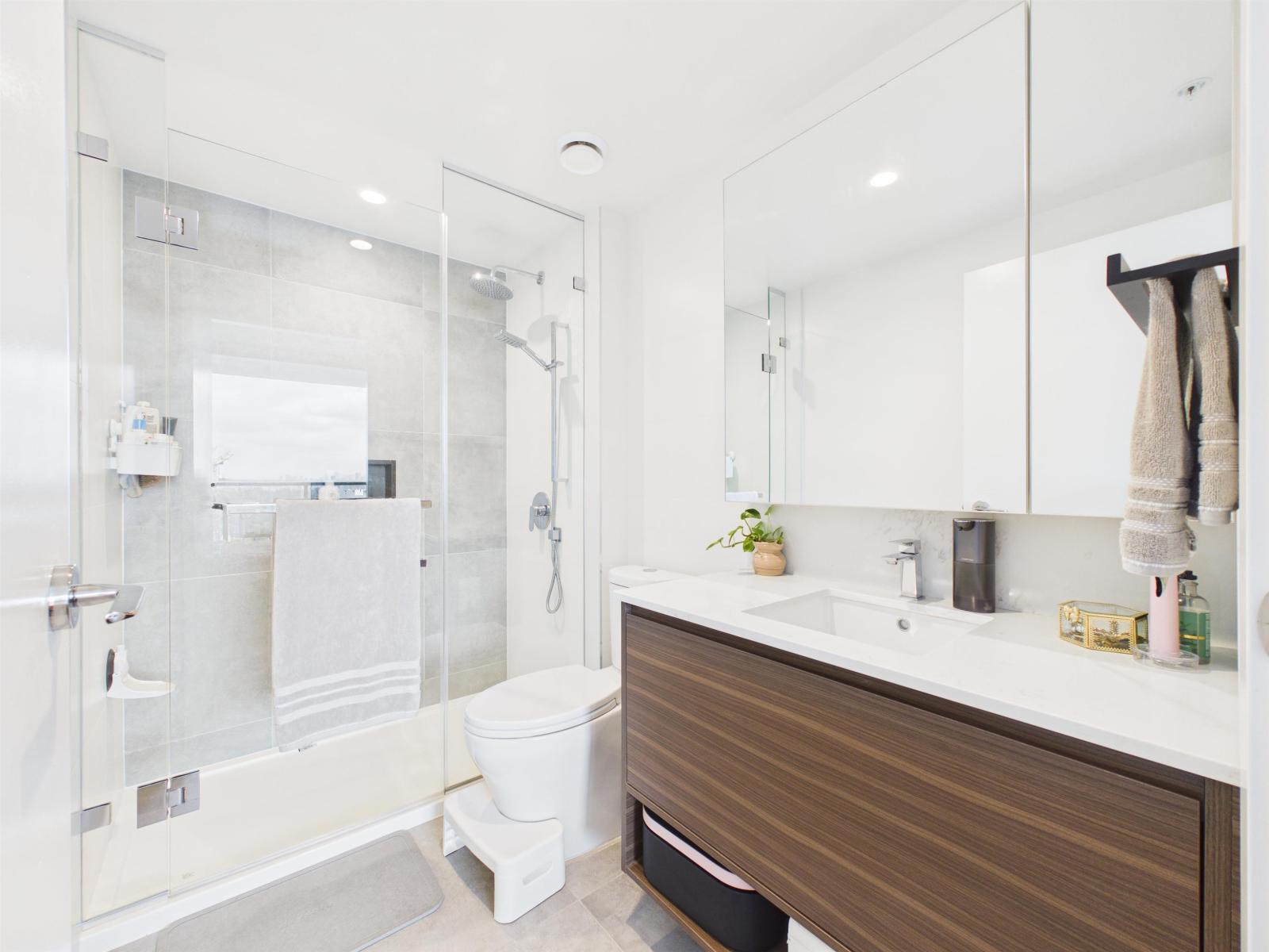 2304 13745 George Juncton, Surrey, British Columbia  V3T 0V8 - Photo 16 - R3113842