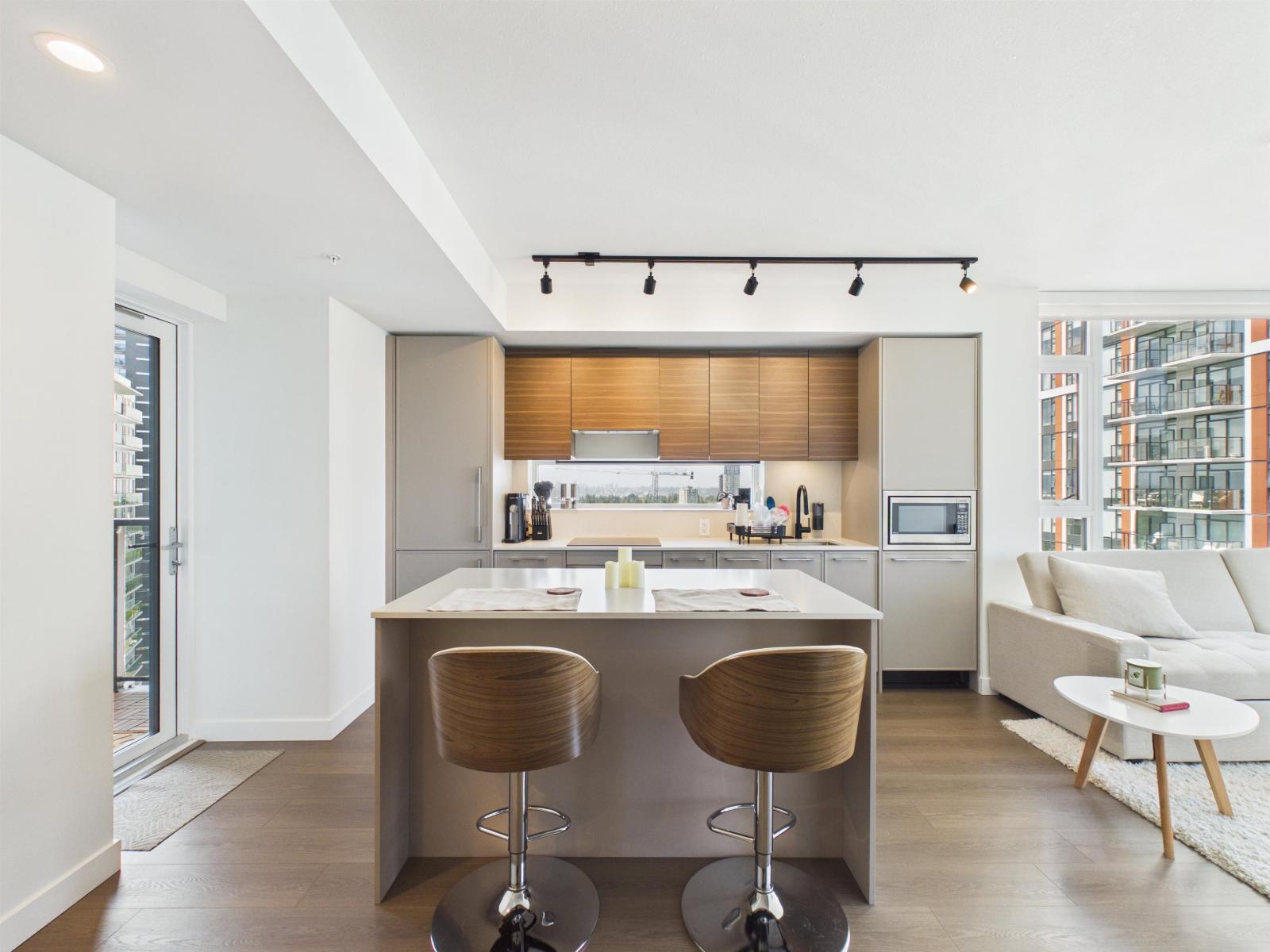 2304 13745 George Juncton, Surrey, British Columbia  V3T 0V8 - Photo 7 - R3113842