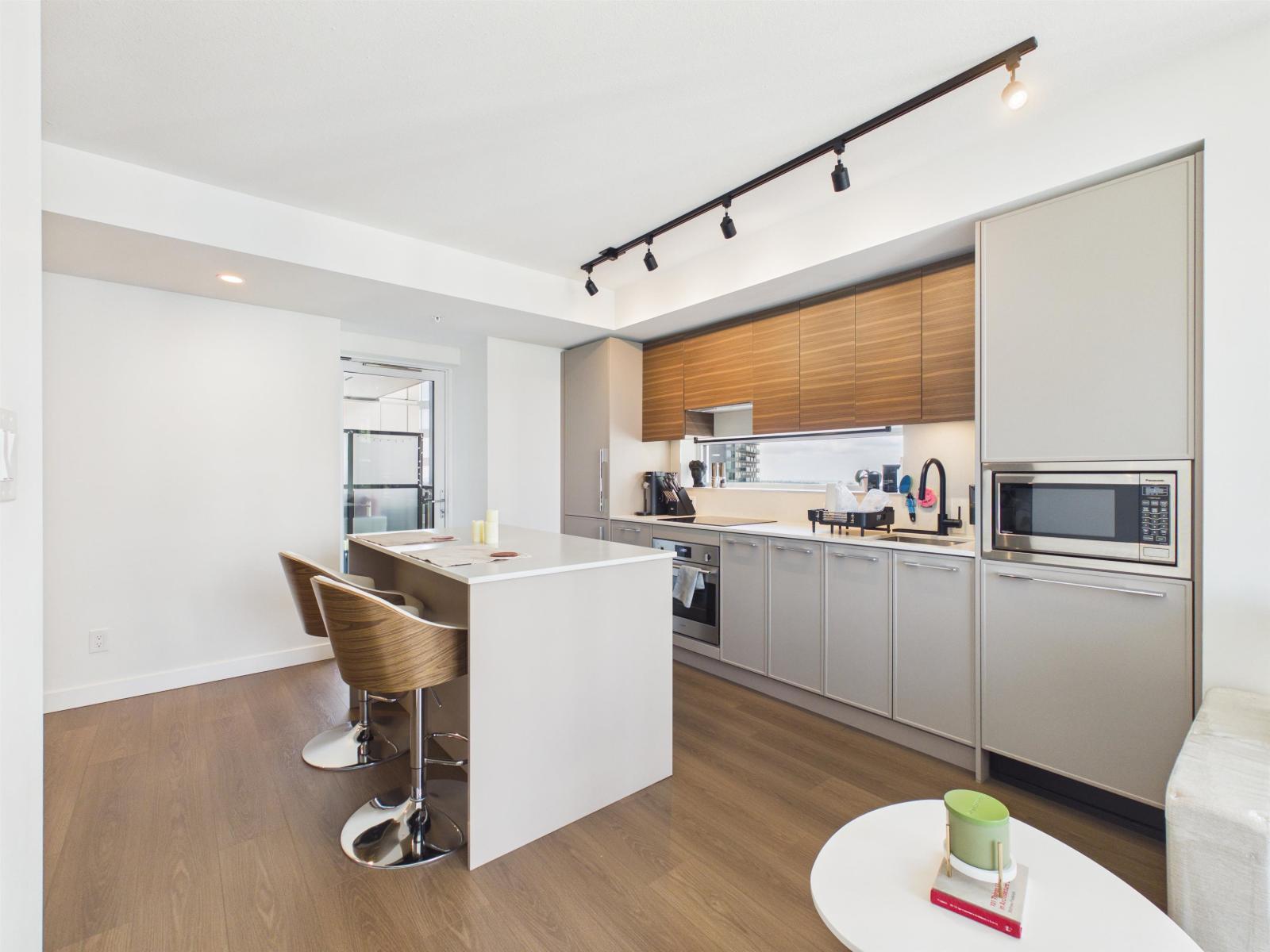 2304 13745 George Juncton, Surrey, British Columbia  V3T 0V8 - Photo 14 - R3113842