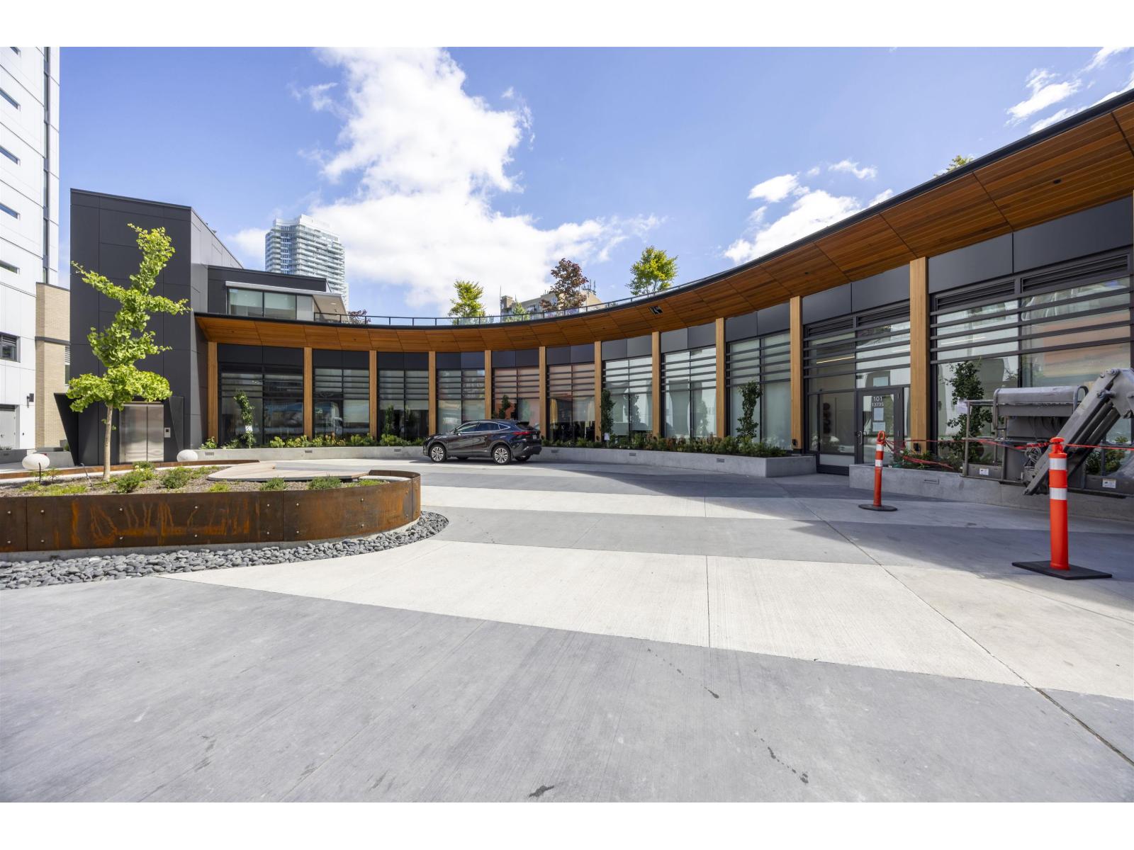 2304 13745 George Juncton, Surrey, British Columbia  V3T 0V8 - Photo 3 - R3113842