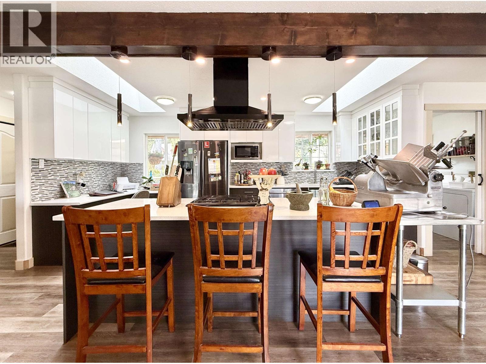 1271 FITCHETT ROAD, gibsons, British Columbia