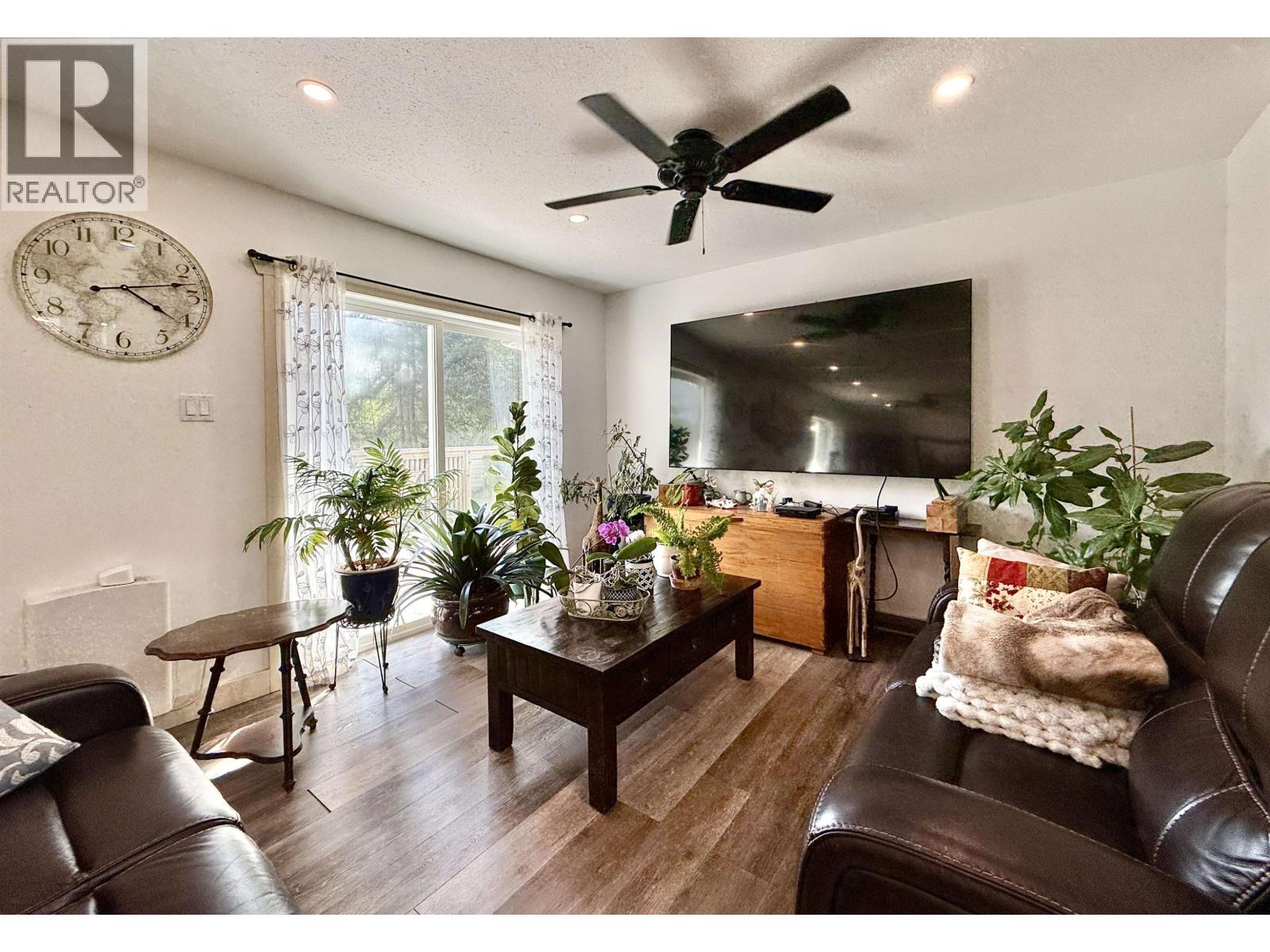 1271 Fitchett Road, Gibsons, British Columbia  V0N 1V4 - Photo 2 - R3115298