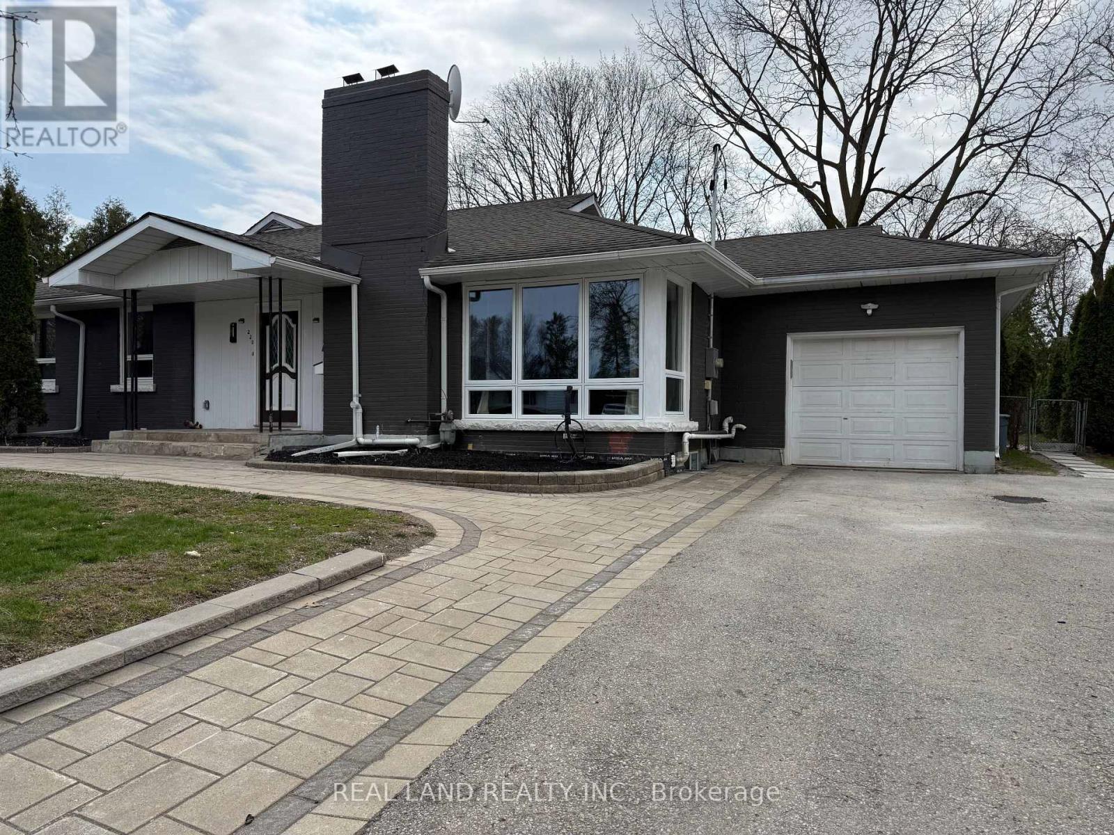 1 (FRONT) - 220 MILLARD AVENUE, Newmarket, Ontario