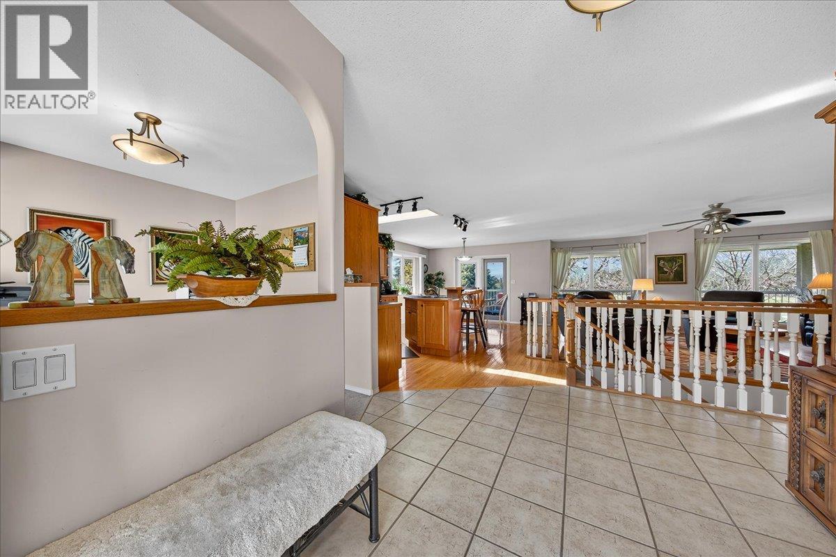 4882 Glen Eagle Drive, Fairmont Hot Springs, British Columbia  V0B 1L1 - Photo 9 - 10384758