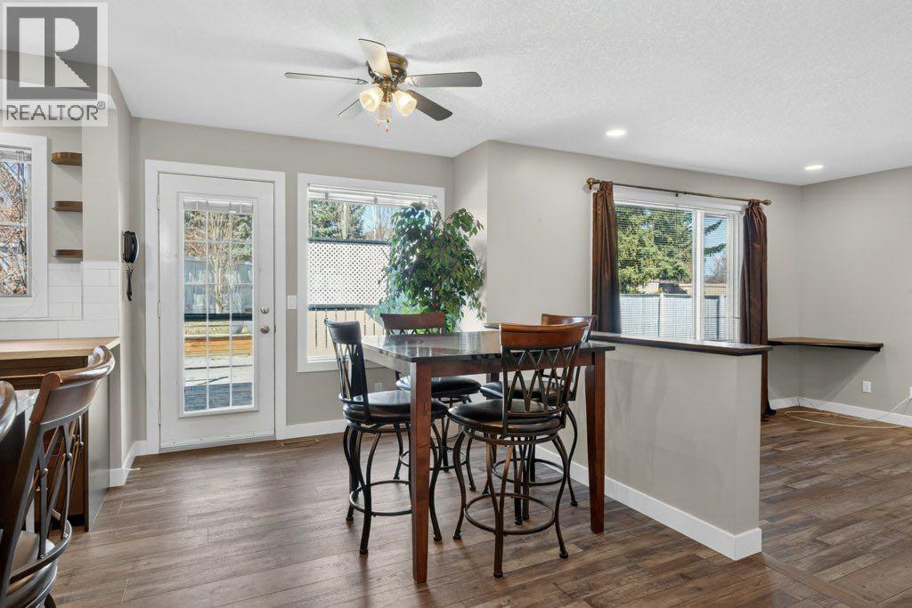 29 Shannon Manor Sw, Calgary, Alberta  T2Y 2Y5 - Photo 5 - A2303275