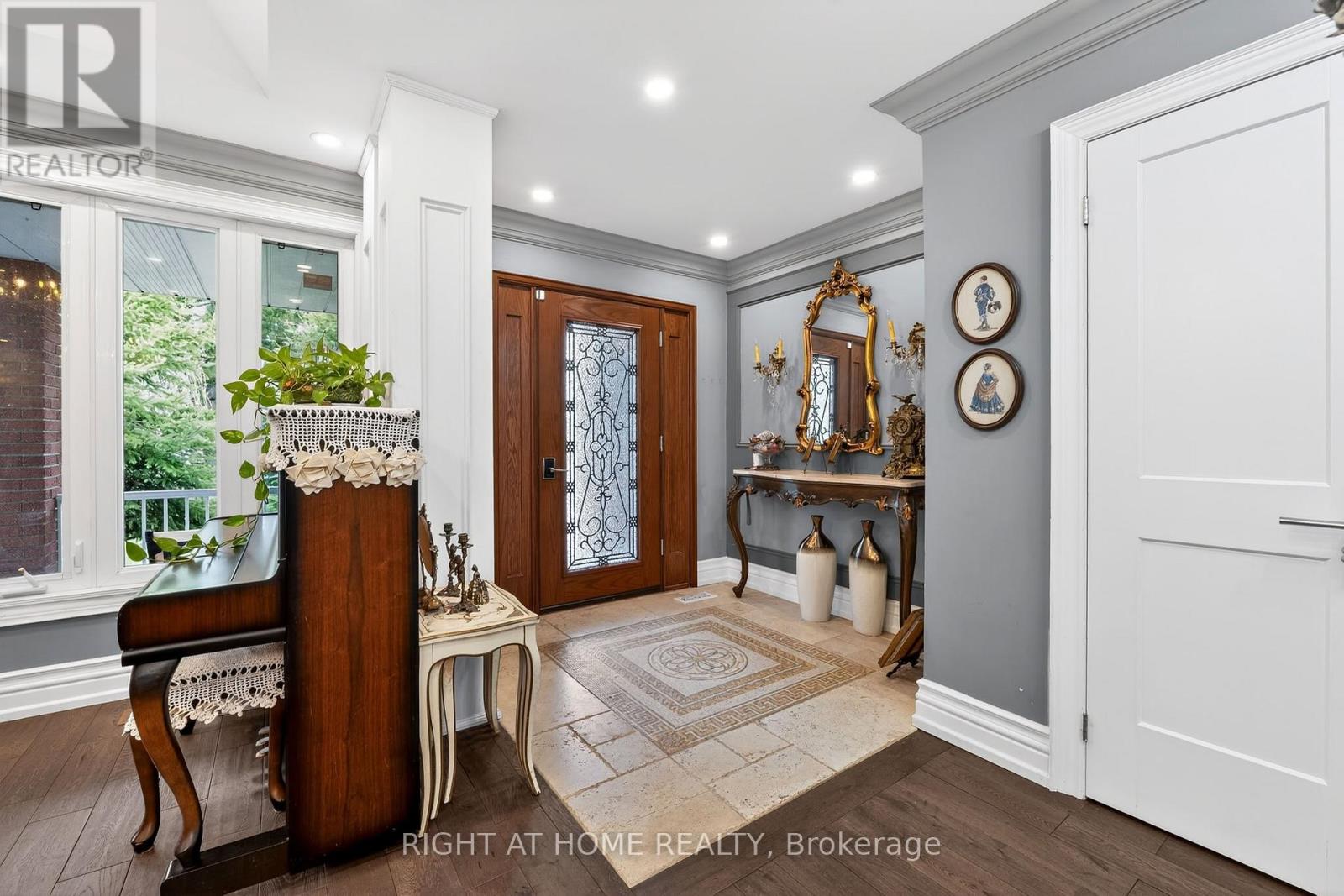 397 Maple Leaf Drive, Toronto, Ontario  M6L 1P4 - Photo 3 - W13040428