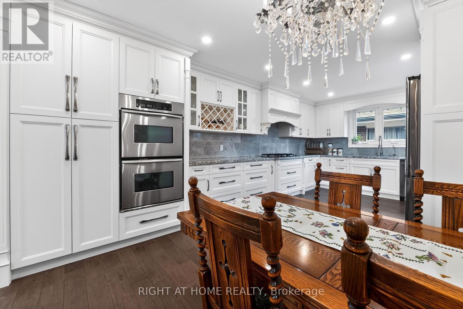 397 Maple Leaf Drive, Toronto, Ontario  M6L 1P4 - Photo 7 - W13040428