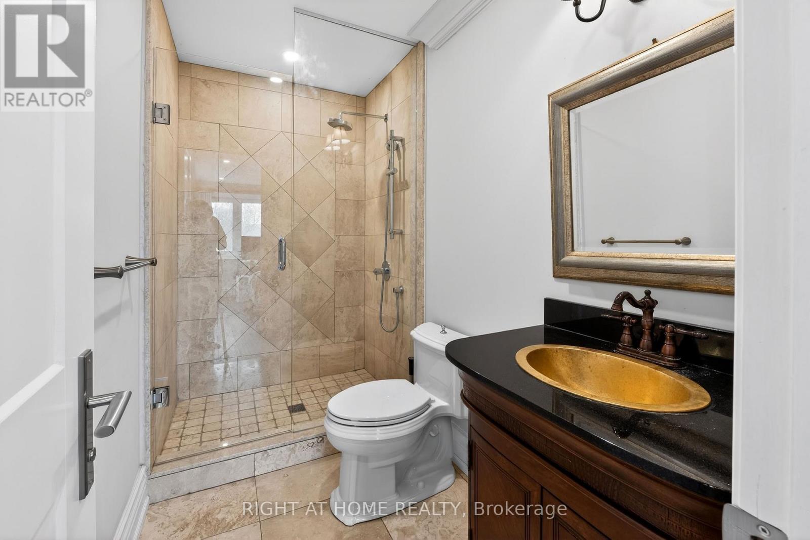 397 Maple Leaf Drive, Toronto, Ontario  M6L 1P4 - Photo 11 - W13040428