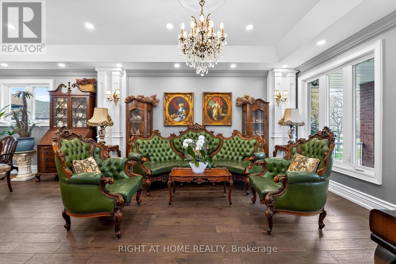 397 Maple Leaf Drive, Toronto, Ontario  M6L 1P4 - Photo 4 - W13040428