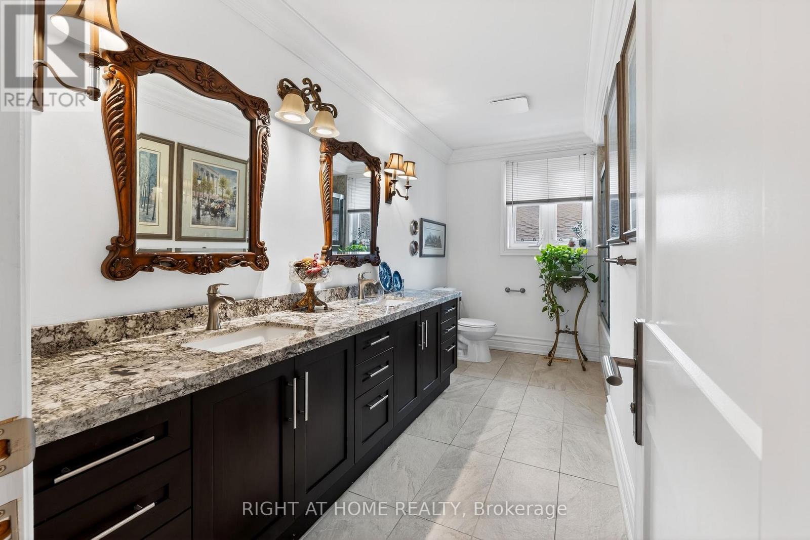 397 Maple Leaf Drive, Toronto, Ontario  M6L 1P4 - Photo 8 - W13040428