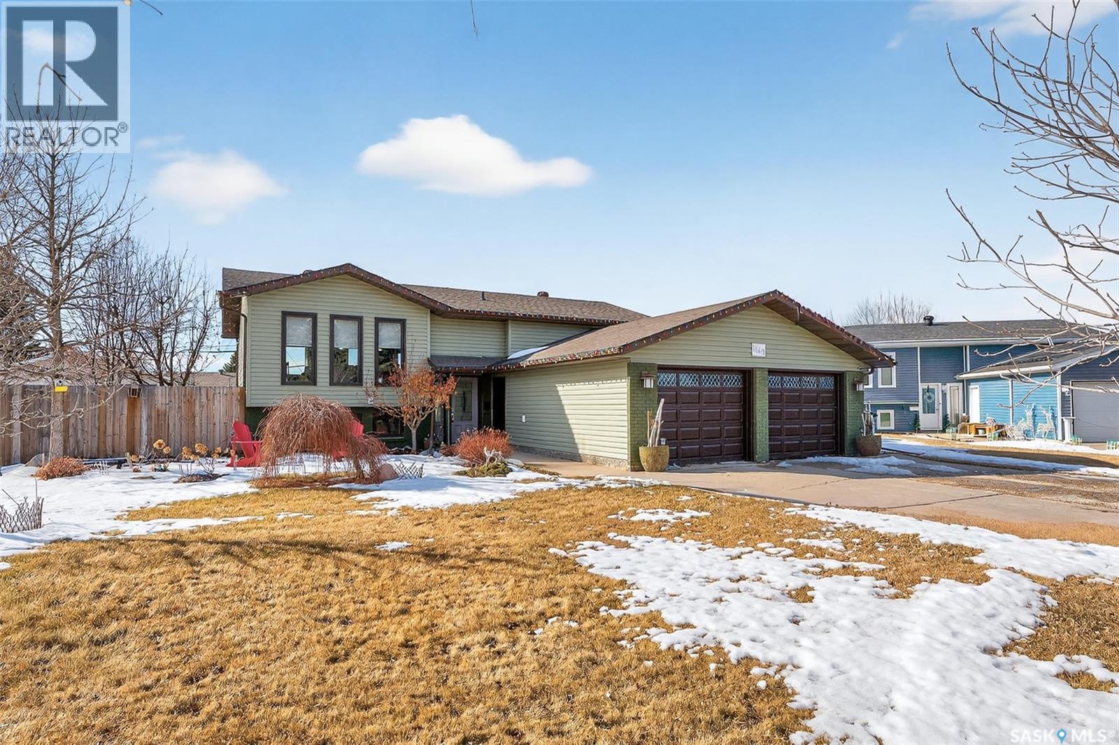 1149 Prince Charles Place, Moose Jaw, Saskatchewan  S6H 7V2 - Photo 2 - SK030025