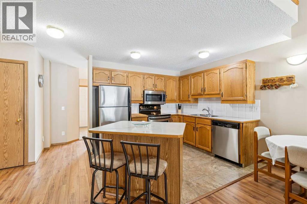 53 Somervale Point Sw, Calgary, Alberta  T2Y 3K4 - Photo 5 - A2298636