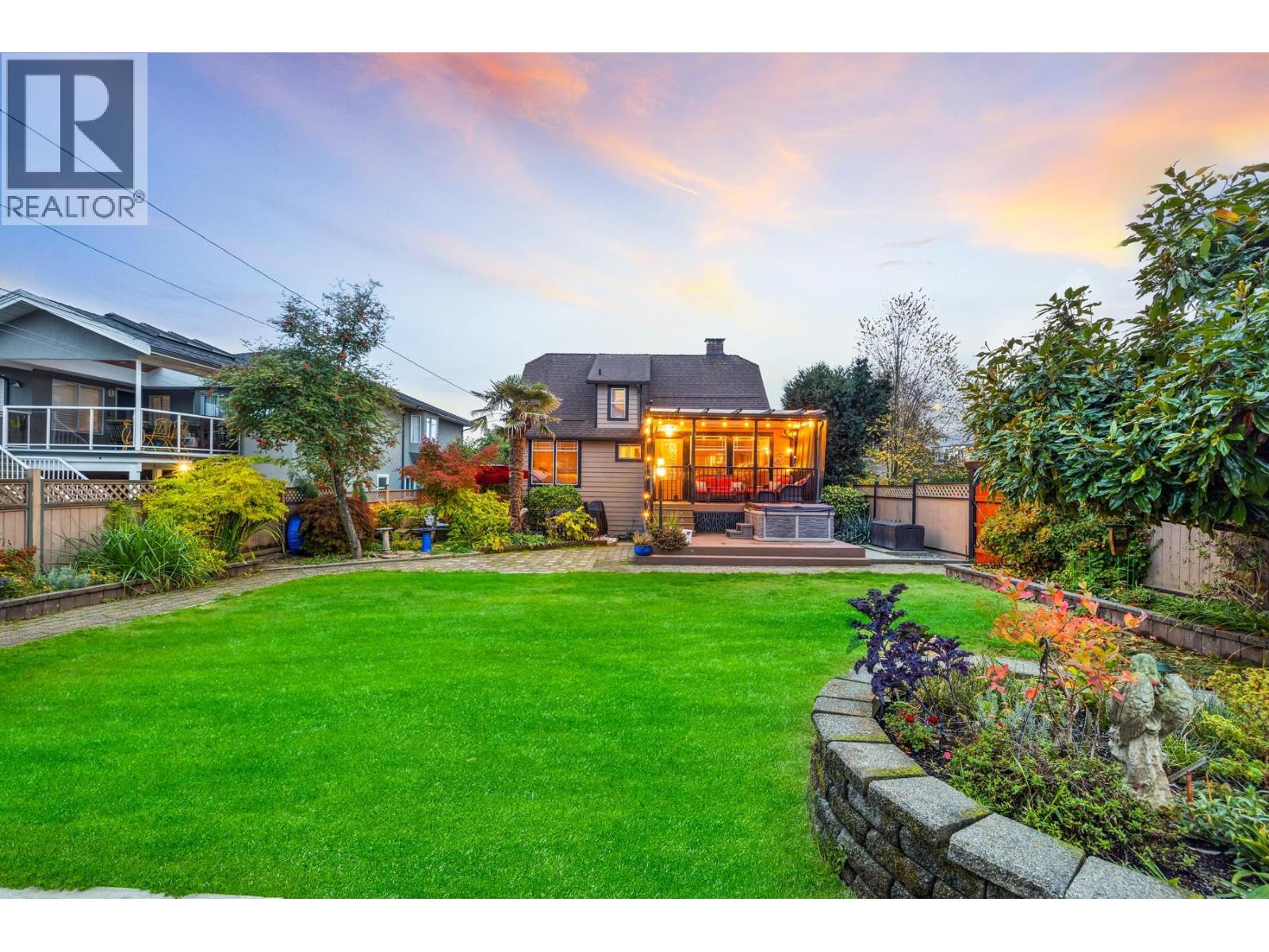 402 E 13TH STREET, North Vancouver, British Columbia