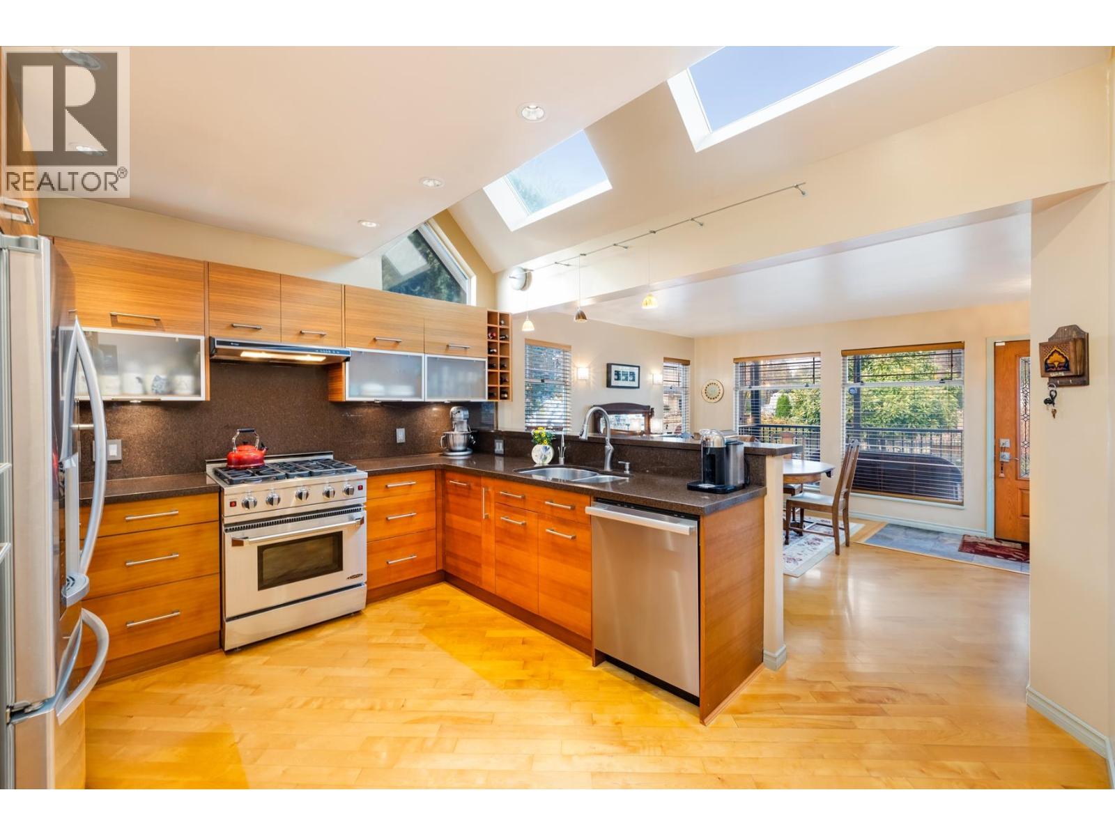 402 E 13th Street, North Vancouver, British Columbia  V7L 2M1 - Photo 10 - R3115476