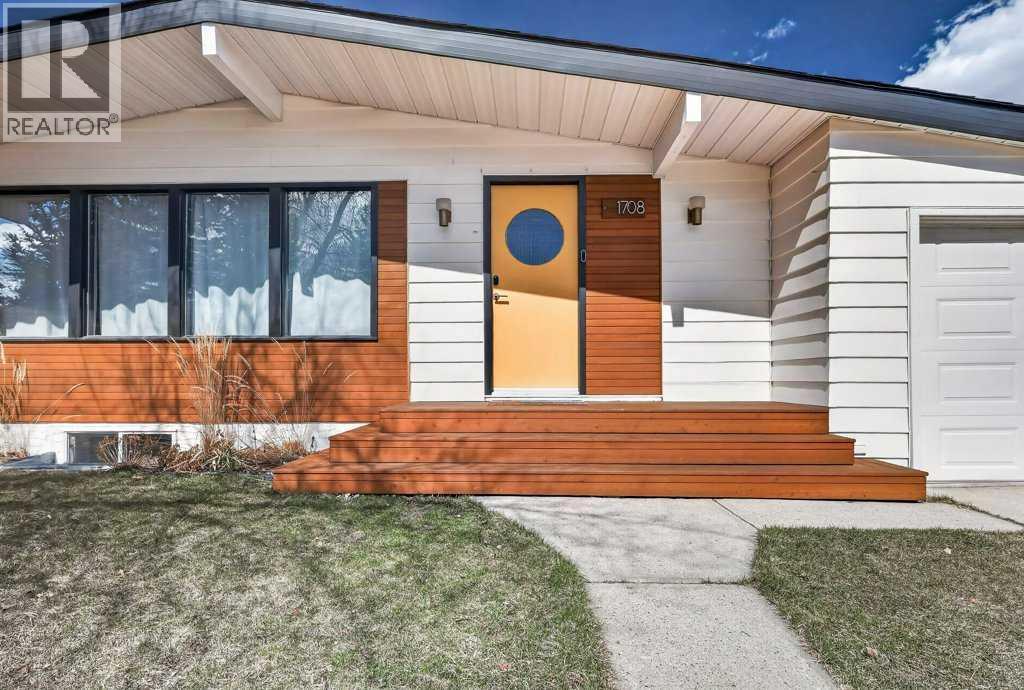 1708 111 Avenue SW, Calgary, Alberta  T2W 1R5 - Photo 2 - A2303253