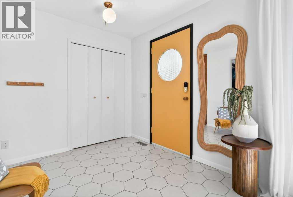 1708 111 Avenue SW, Calgary, Alberta  T2W 1R5 - Photo 6 - A2303253