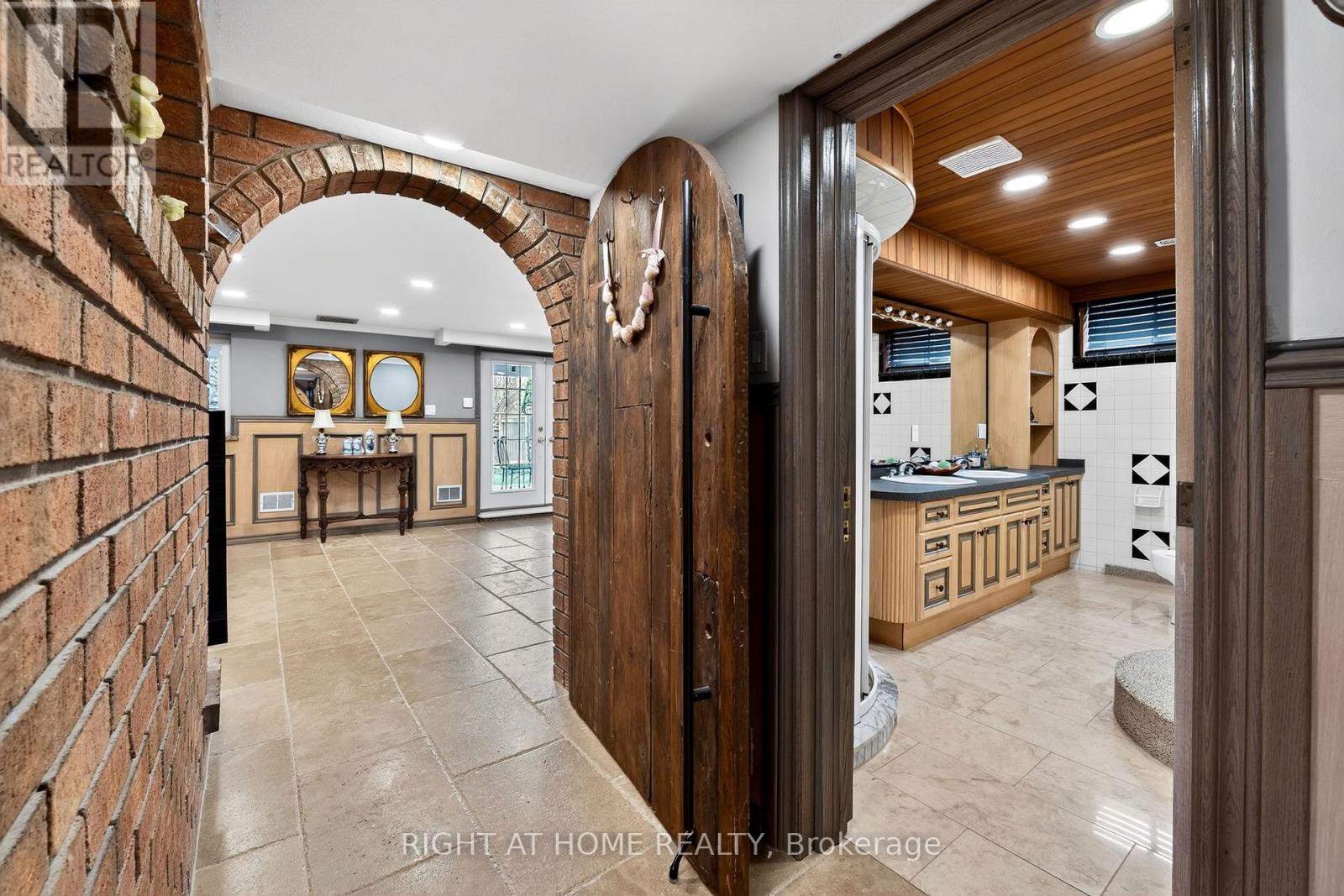 397 Maple Leaf Drive, Toronto, Ontario  M6L 1P4 - Photo 19 - W13040428