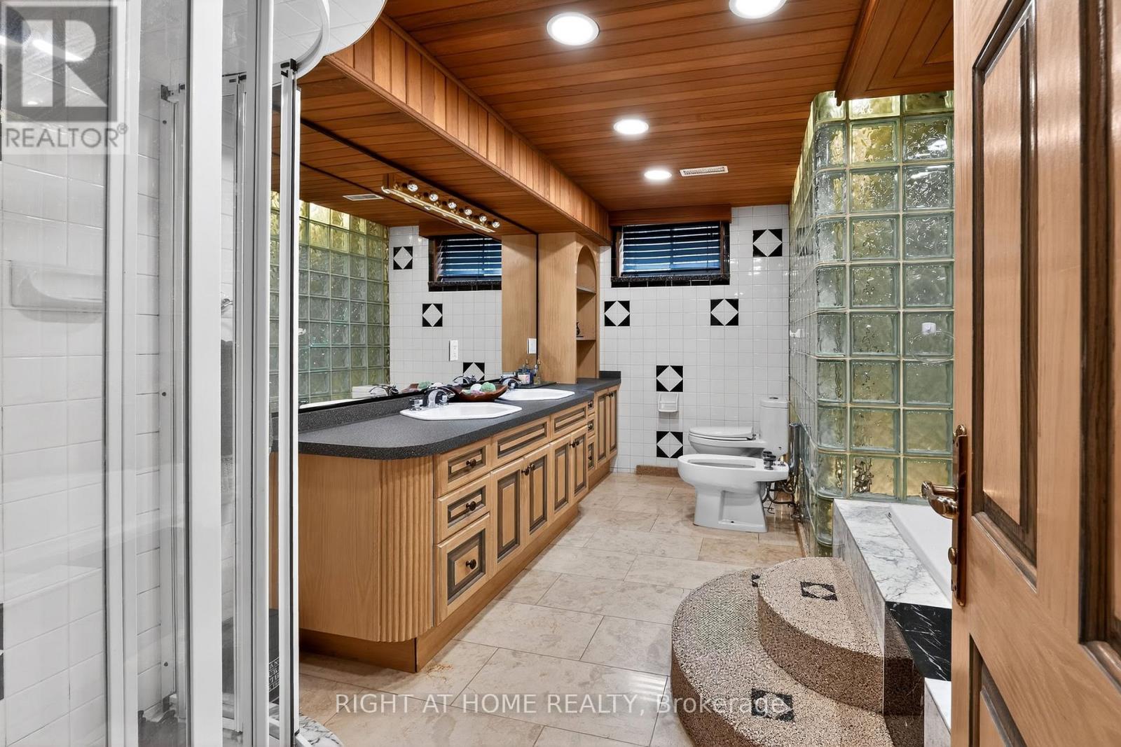 397 Maple Leaf Drive, Toronto, Ontario  M6L 1P4 - Photo 17 - W13040428