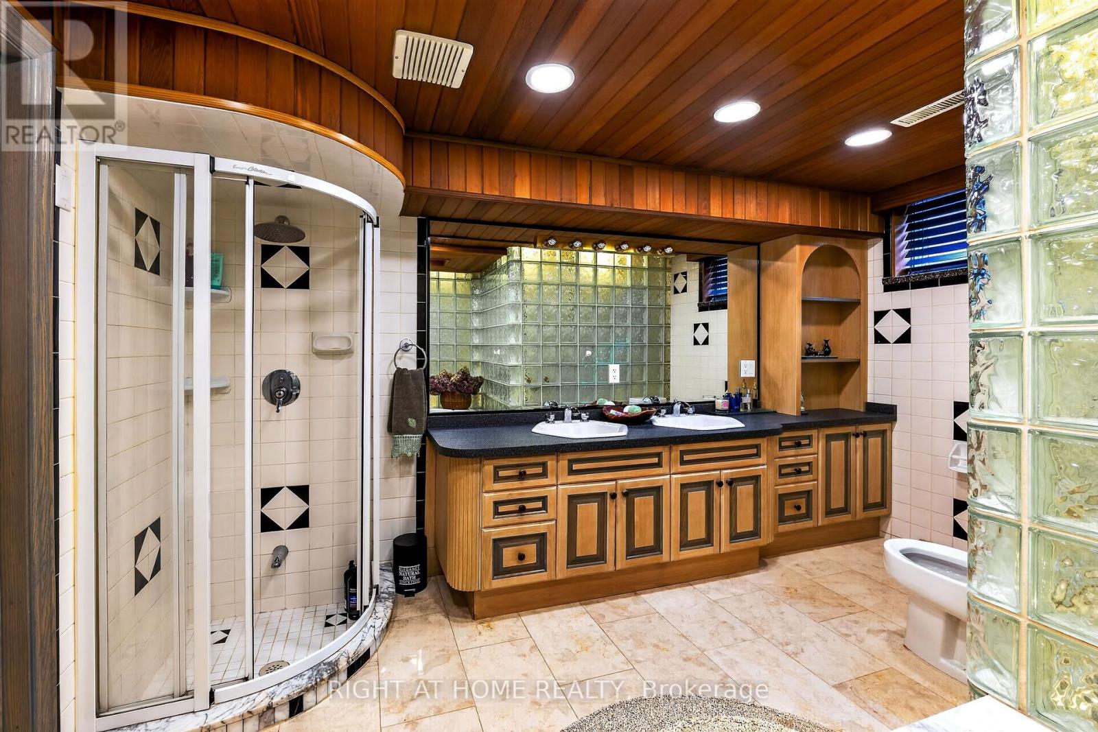 397 Maple Leaf Drive, Toronto, Ontario  M6L 1P4 - Photo 18 - W13040428