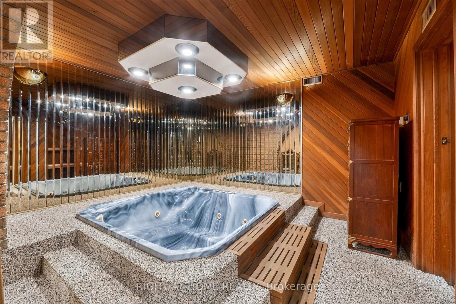 397 Maple Leaf Drive, Toronto, Ontario  M6L 1P4 - Photo 30 - W13040428