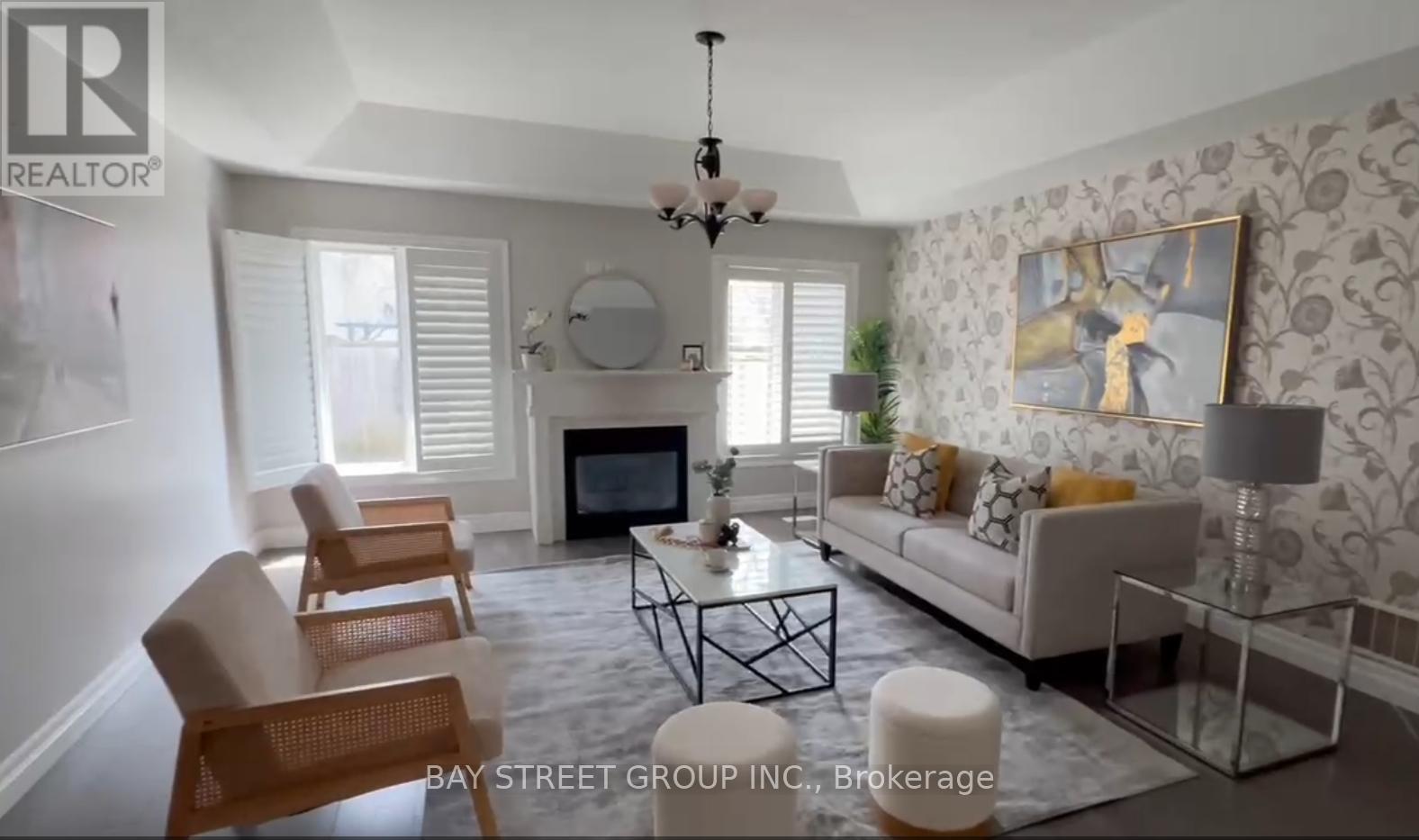 19 FALCON CRESCENT, Barrie, Ontario