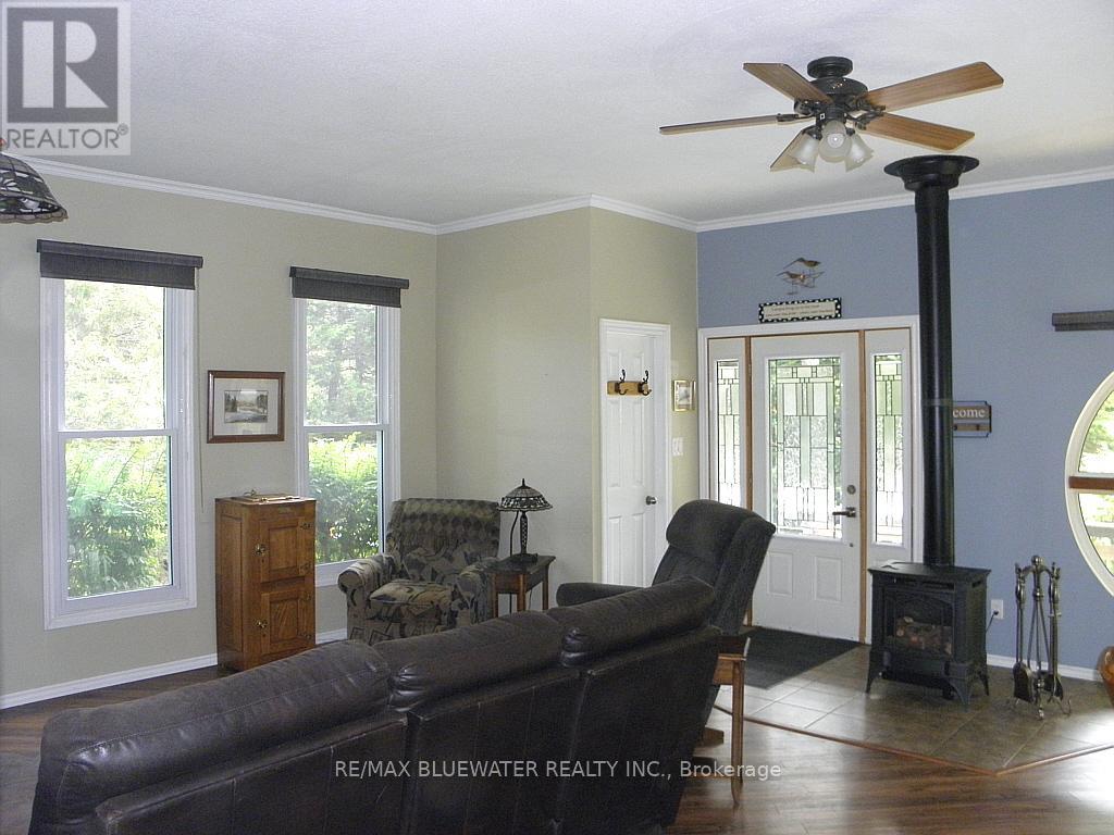 9663 Army Camp Road, Lambton Shores, Ontario  N0N 1J0 - Photo 21 - X12880316