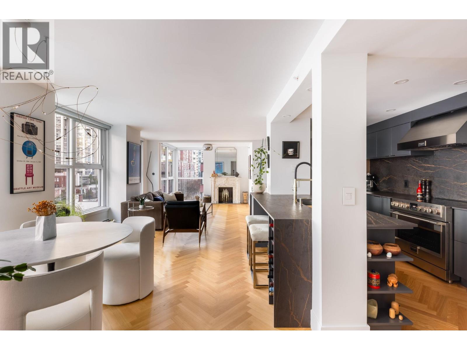 806 1318 Homer Street, Vancouver, British Columbia  V6B 6A7 - Photo 2 - R3102689