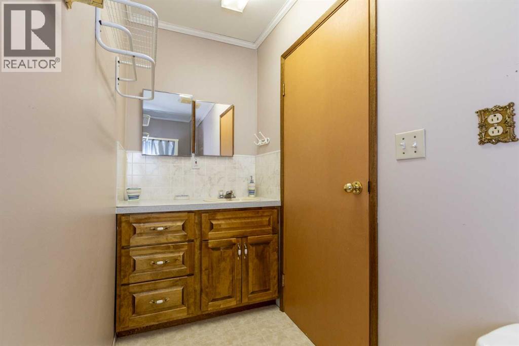 4108 49a Avenue, Innisfail, Alberta  T4G 1J9 - Photo 13 - A2301778