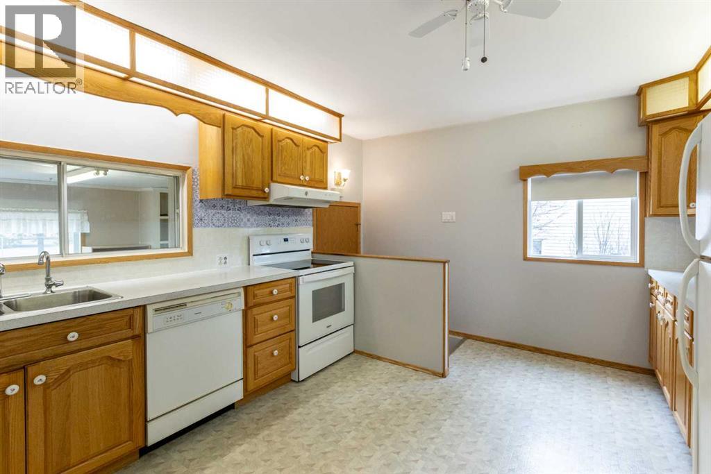 4108 49a Avenue, Innisfail, Alberta  T4G 1J9 - Photo 9 - A2301778