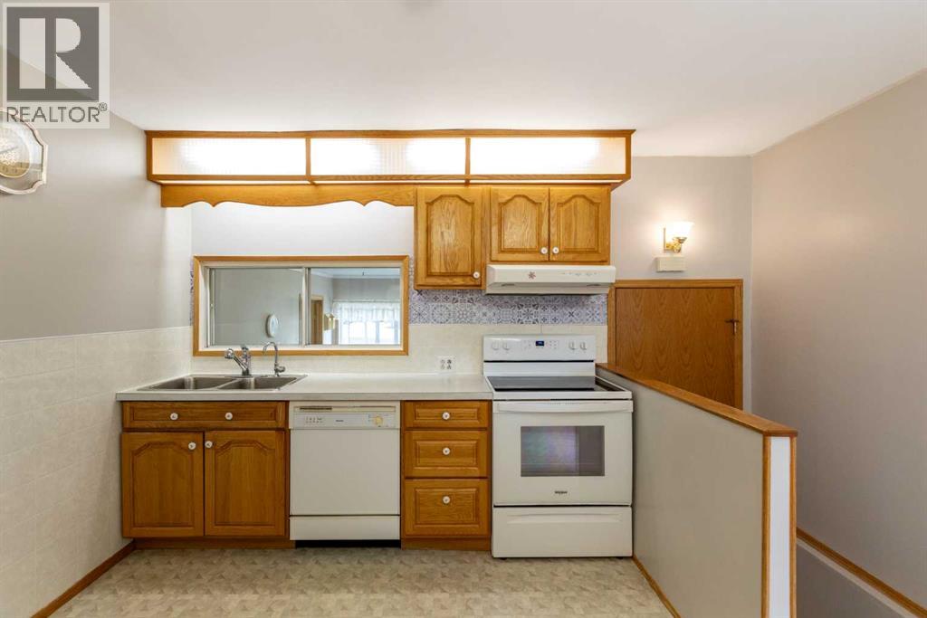 4108 49a Avenue, Innisfail, Alberta  T4G 1J9 - Photo 5 - A2301778