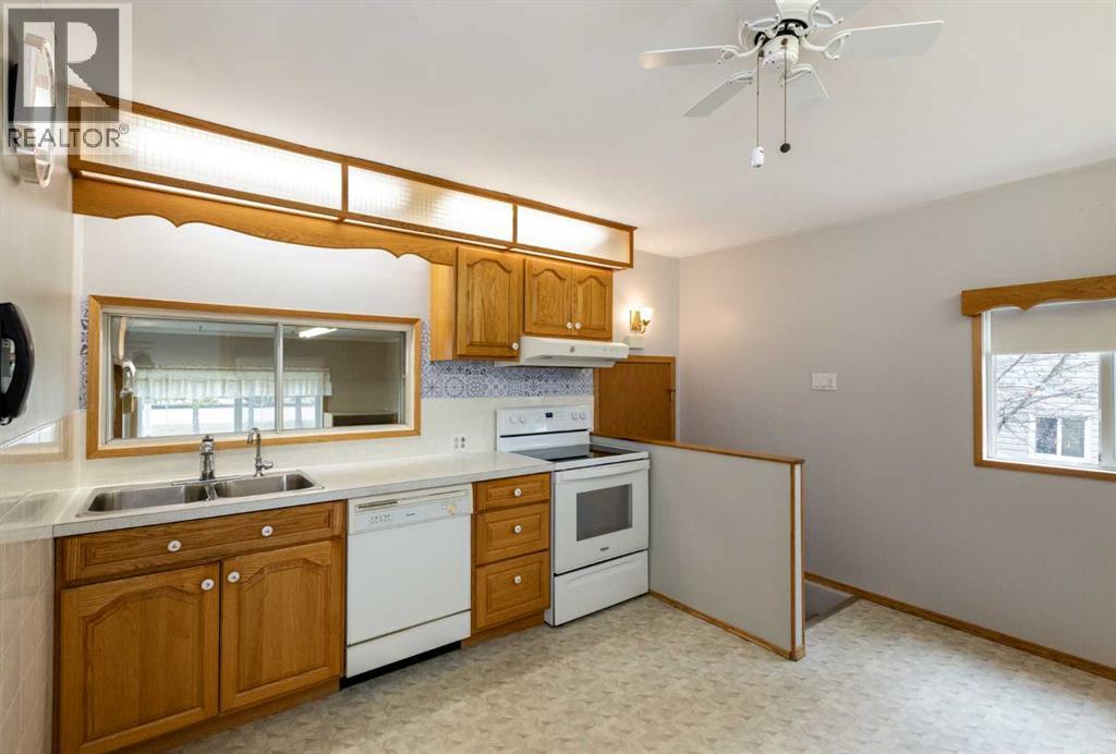 4108 49a Avenue, Innisfail, Alberta  T4G 1J9 - Photo 6 - A2301778