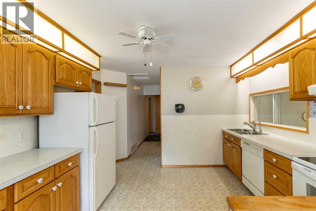 4108 49a Avenue, Innisfail, Alberta  T4G 1J9 - Photo 12 - A2301778