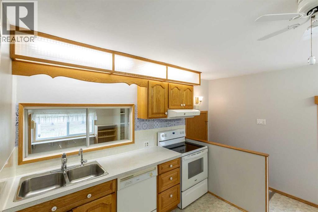 4108 49a Avenue, Innisfail, Alberta  T4G 1J9 - Photo 10 - A2301778