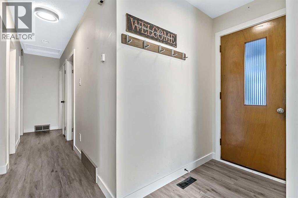 222 Springwood Place Sw, Calgary, Alberta  T2W 0L3 - Photo 4 - A2293795