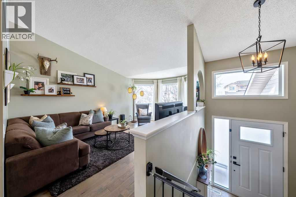 149 West Terrace Crescent, Cochrane, Alberta  T4C 1R3 - Photo 5 - A2298502