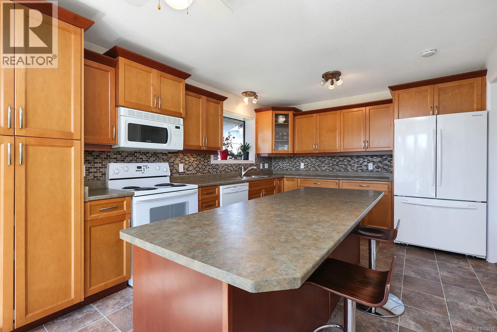 4648 Valecourt Cres, Courtenay, British Columbia  V9N 7W6 - Photo 12 - 1033418