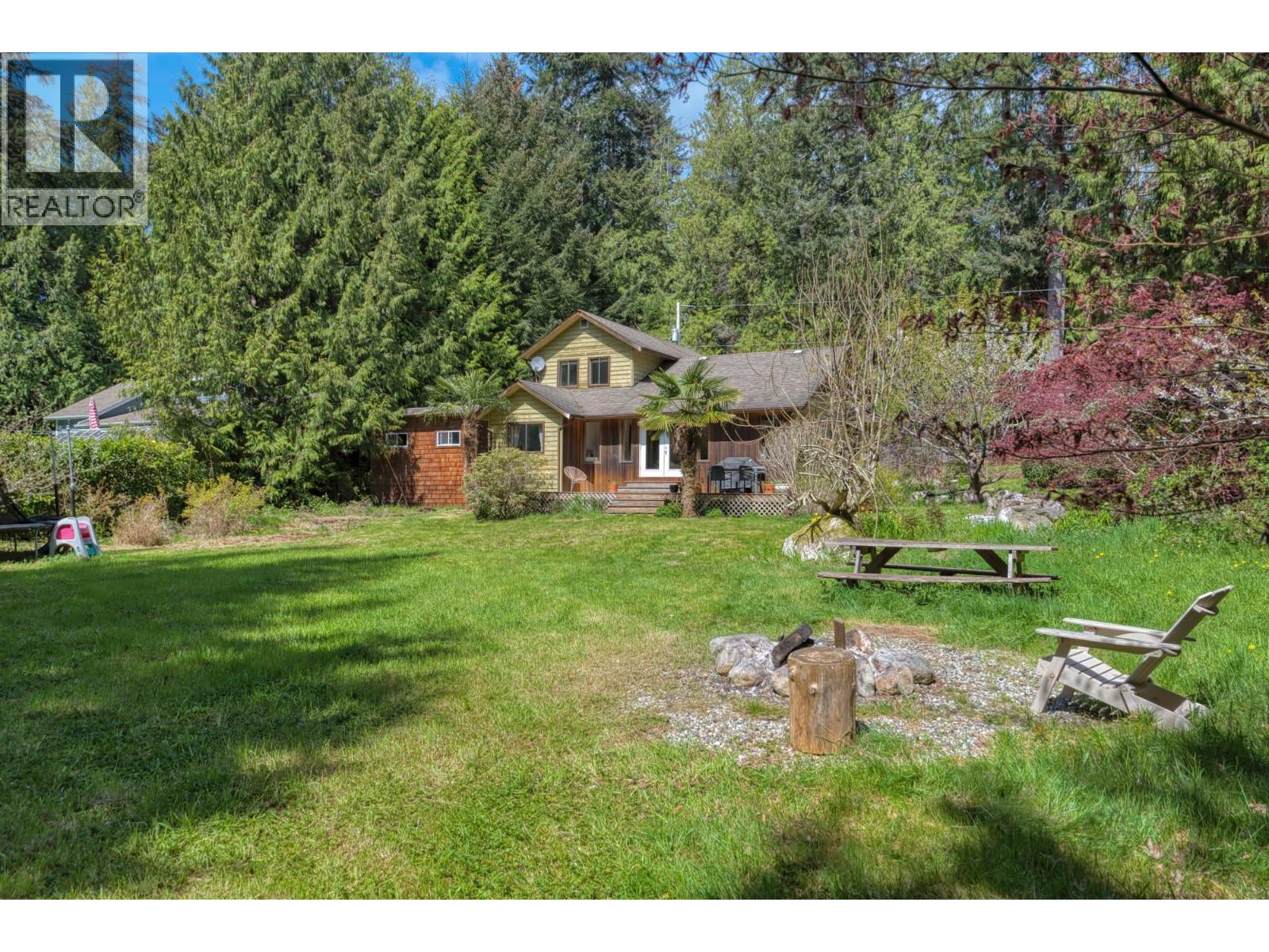 1479 Park Avenue, Roberts Creek, British Columbia  V0N 2W2 - Photo 2 - R3087597