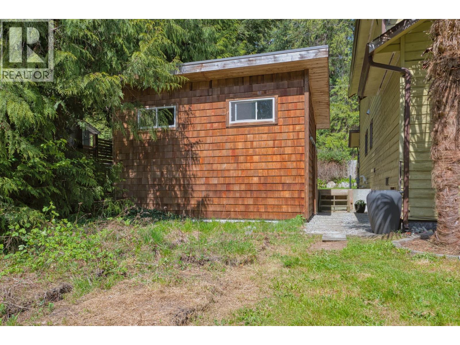 1479 Park Avenue, Roberts Creek, British Columbia  V0N 2W2 - Photo 27 - R3087597