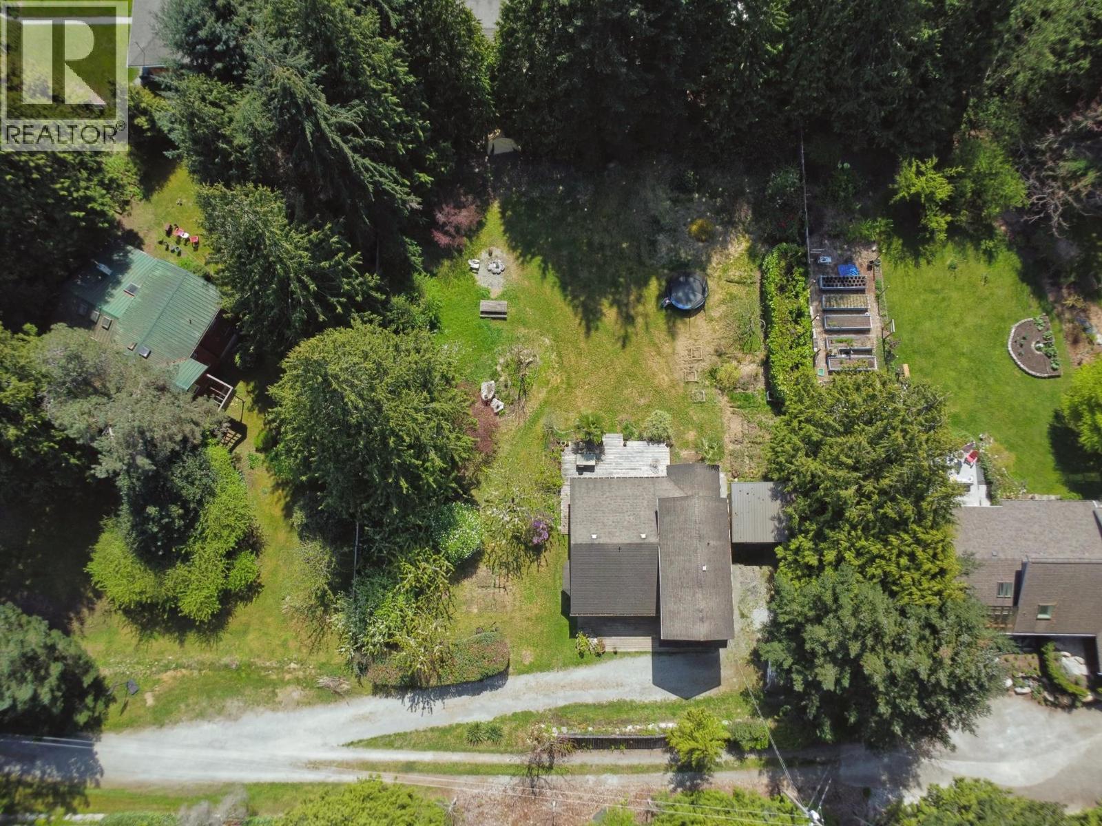 1479 Park Avenue, Roberts Creek, British Columbia  V0N 2W2 - Photo 24 - R3087597