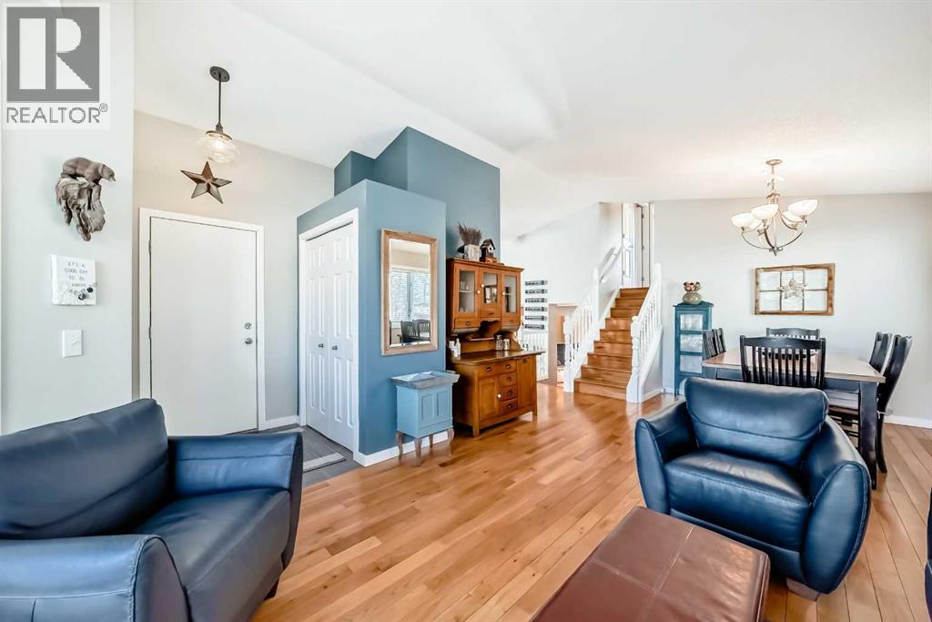 555 Woodbine Boulevard Sw, Calgary, Alberta  T2W 4P5 - Photo 4 - A2303348