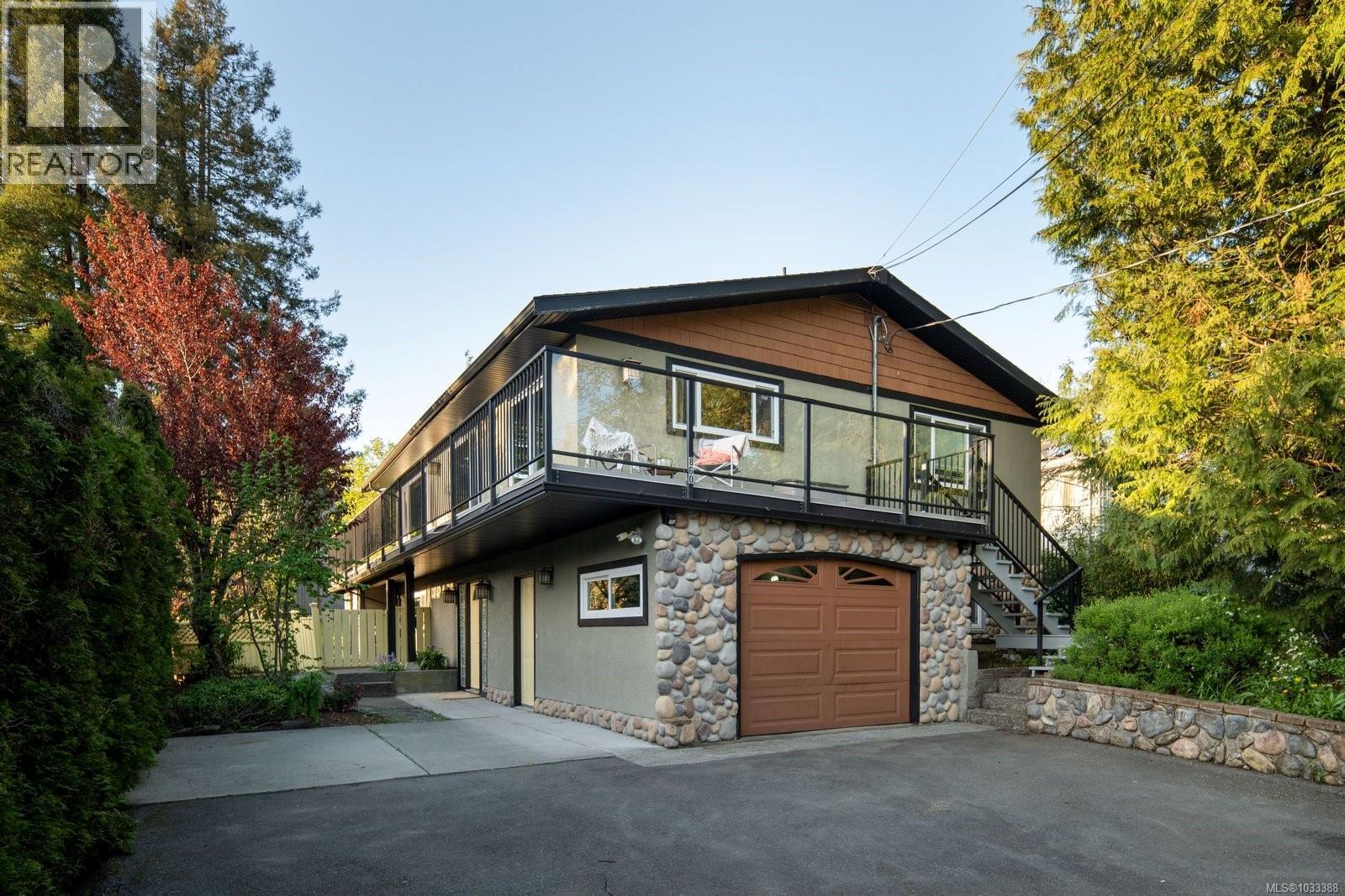 860 Verdier Ave, Central Saanich, British Columbia