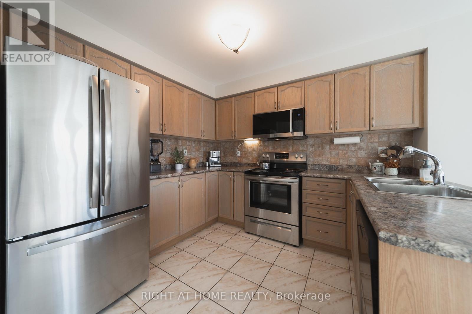 1251 Lamont Crescent, Milton, Ontario  L9T 6W4 - Photo 11 - W13043922